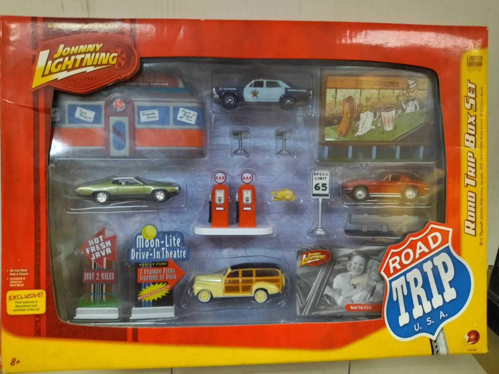 ROAD TRIP 4-CAR BOX SET USA CARS 1:64 JOHNNY LIGHTNING - BCN STOCK