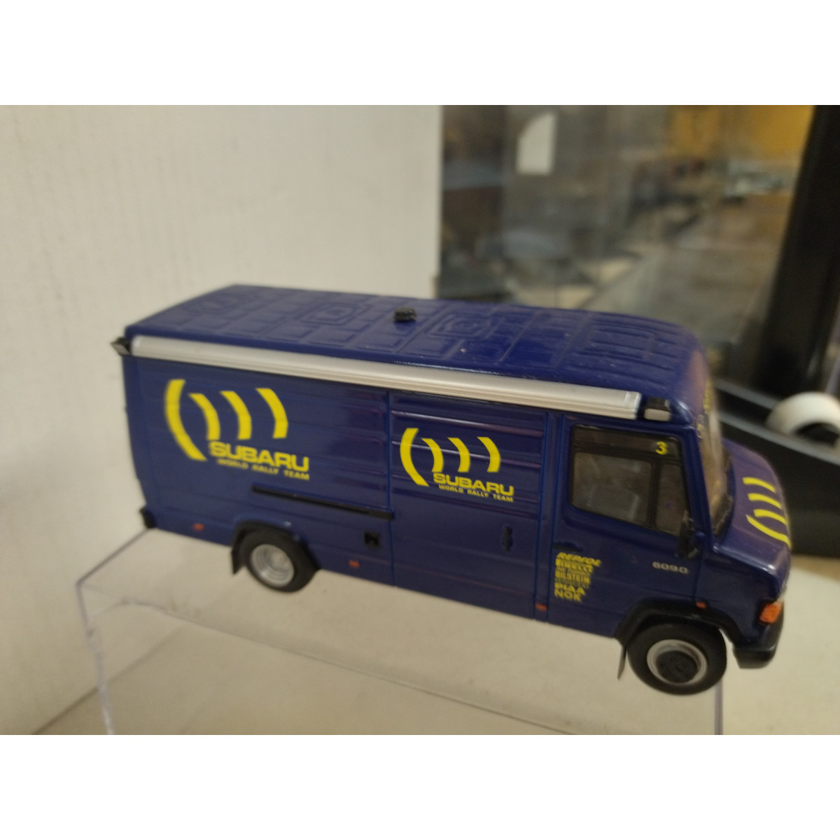Modèle Réduit Mercedes 208 D Rallye Team Poland 1992 - échelle 1/43 - IXO