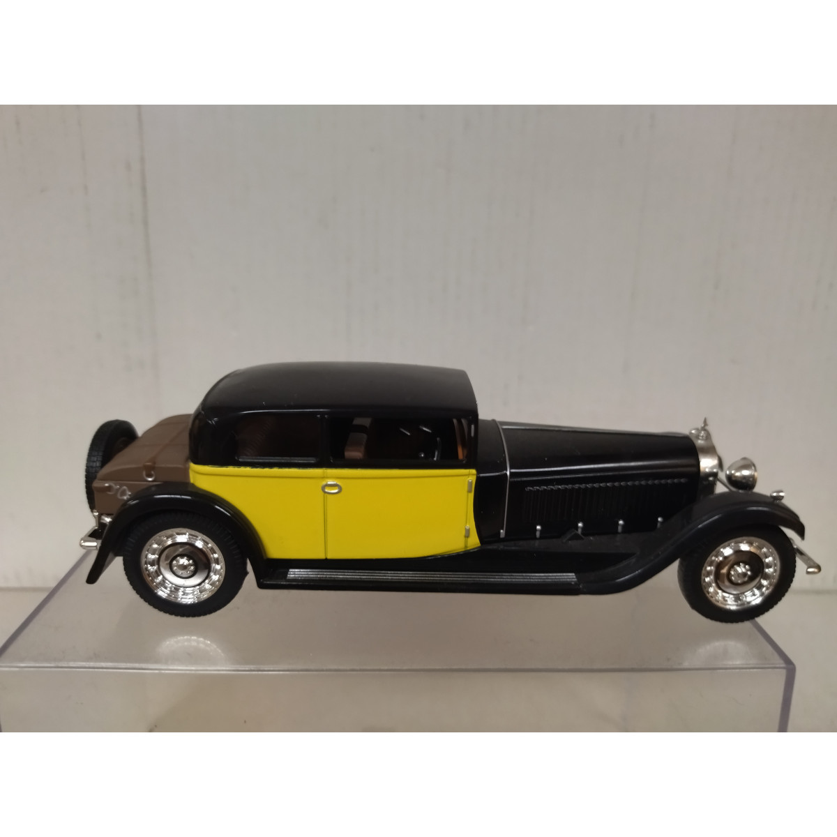 Bugatti Type 44 d'Ieteren Weymann - Chassis: 44637 - 2015 Interclassics