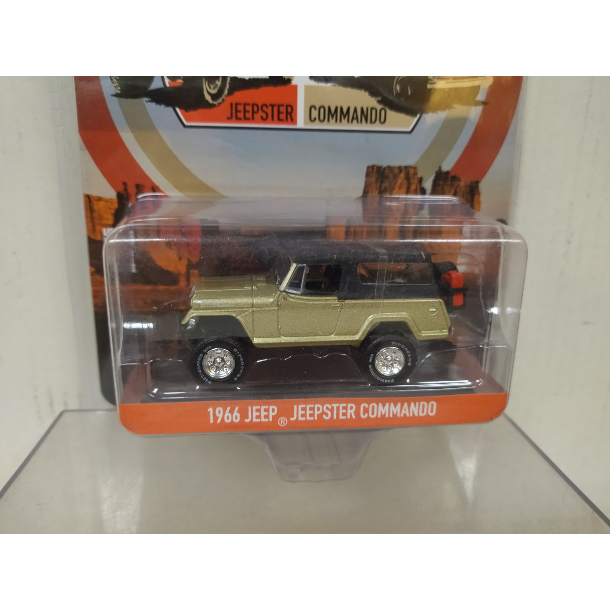Greenlight 1/64 - Jeepster Commando 1970 Jaune - Miniature Diecast