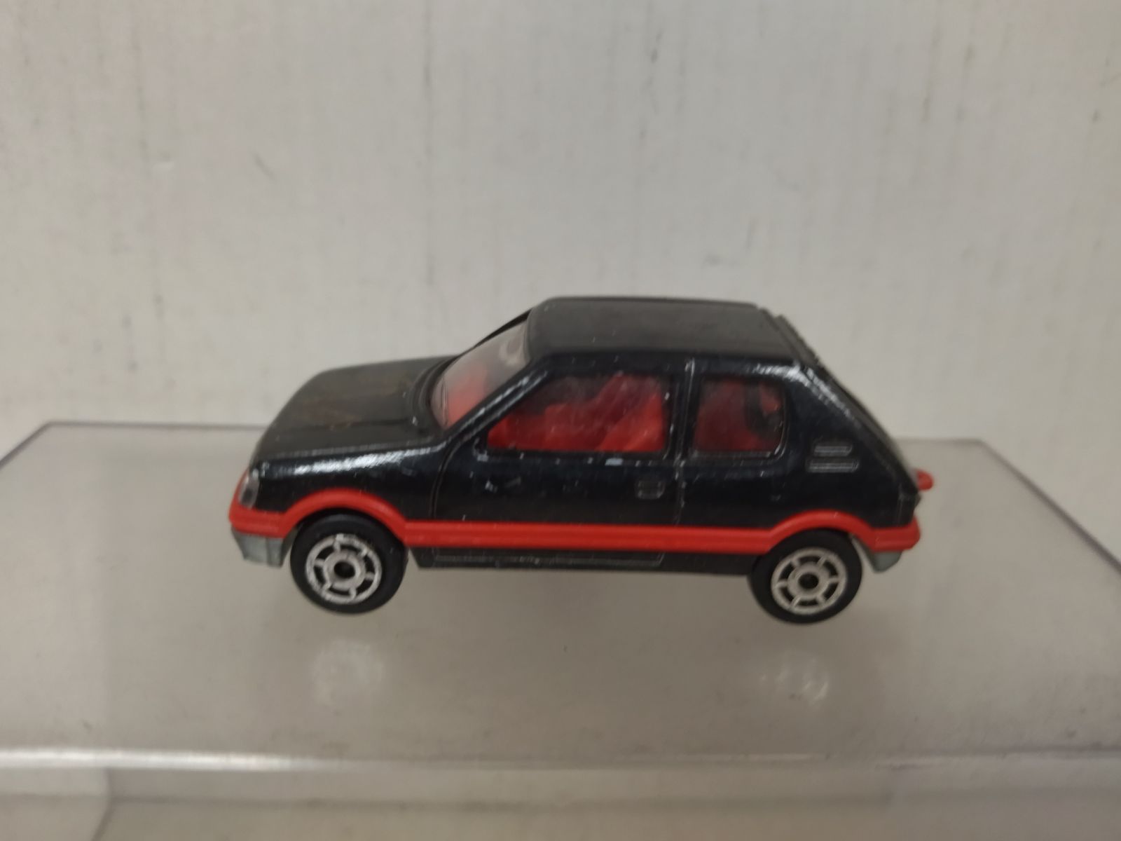 peugeot-205-gti-black-153apx-