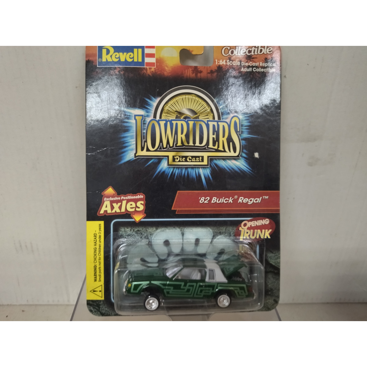BUICK REGAL 1982 GREEN/WHITE LOWRIDERS 1:64 REVELL - BCN STOCK CARS
