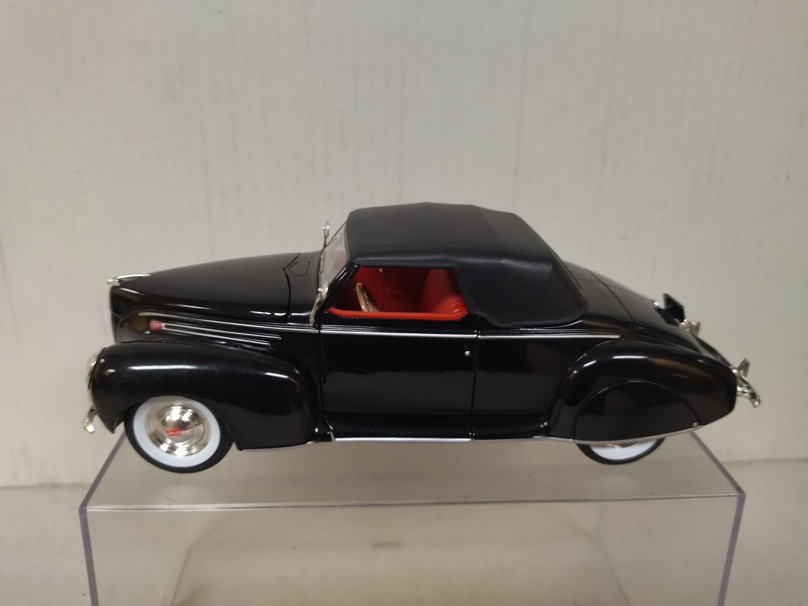 LINCOLN ZEPHYR 1939 CONVERTIBLE BLACK 1:32 ROAD SIGNATURE NO BOX