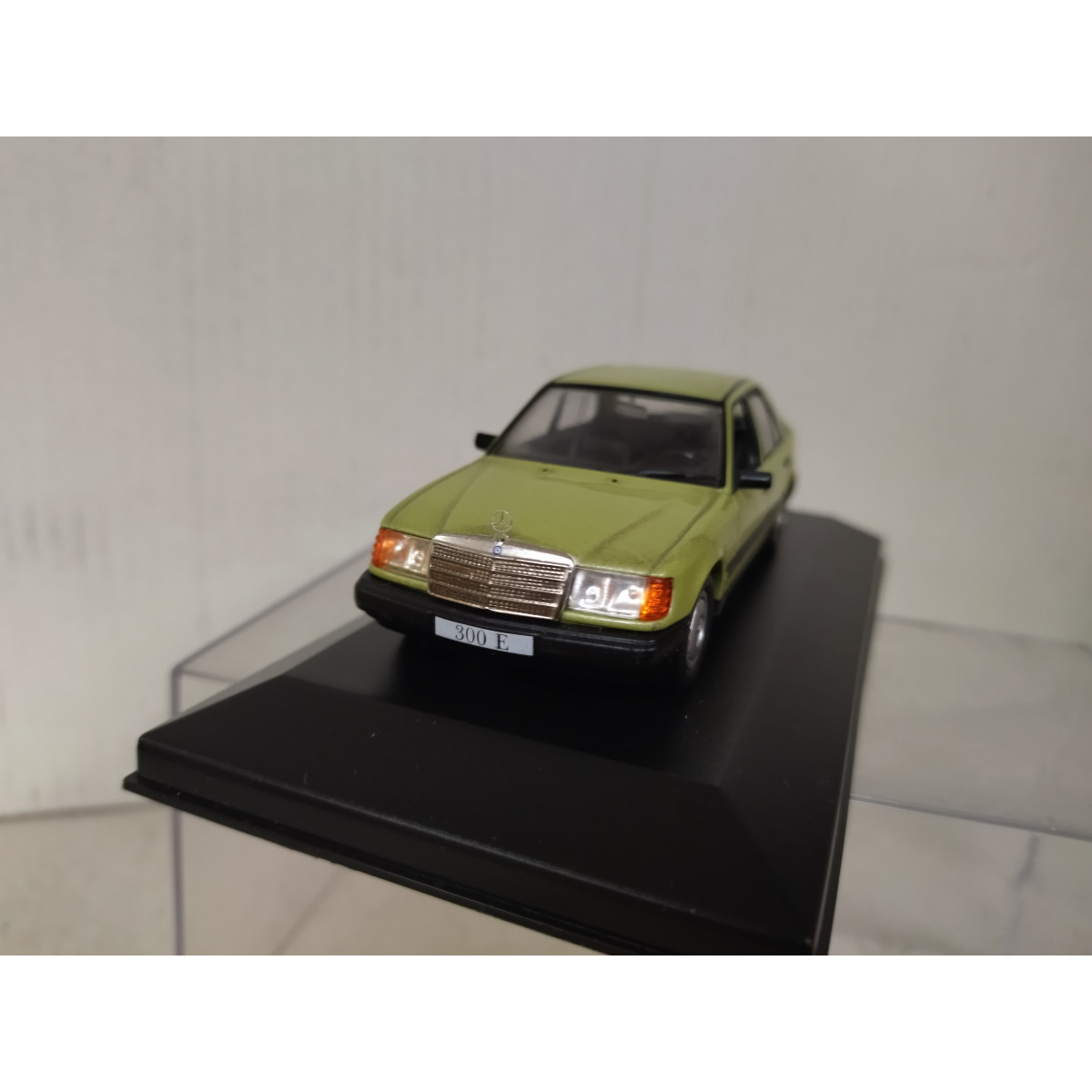 Maquette Mercedes-Benz 190 E 2.3 16V (1984) - Échelle 1:43 IXO Altaya - Occasion Très Bon état