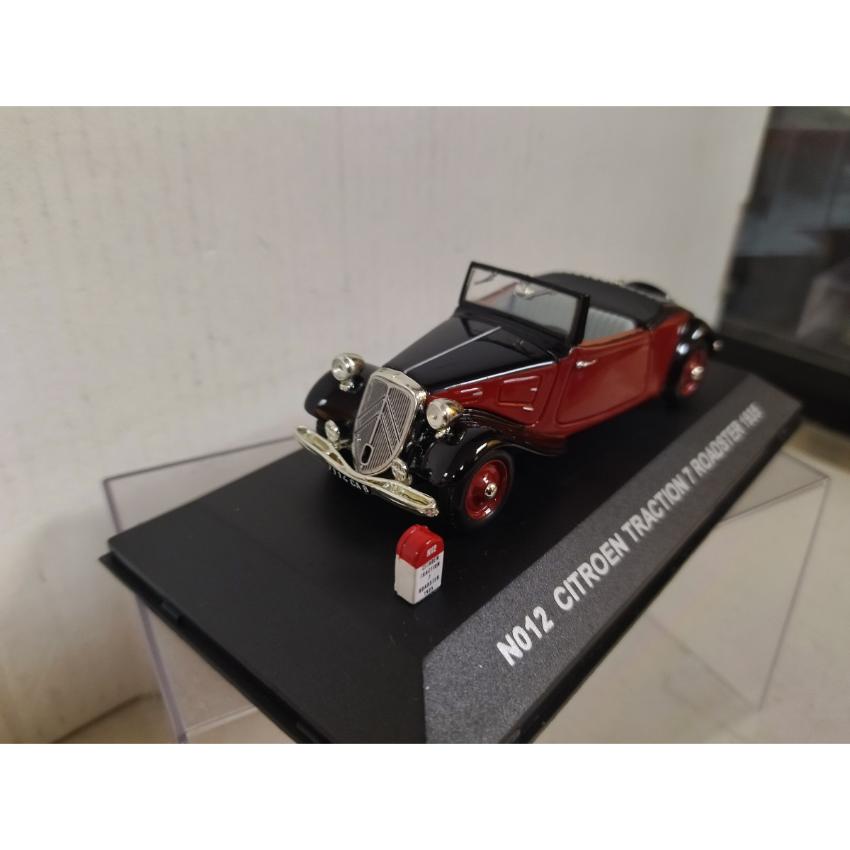 Modèle Réduit Citroën Traction 1939 Norev 1/64 – Rouge/noir, Boîte Carton, Neuf