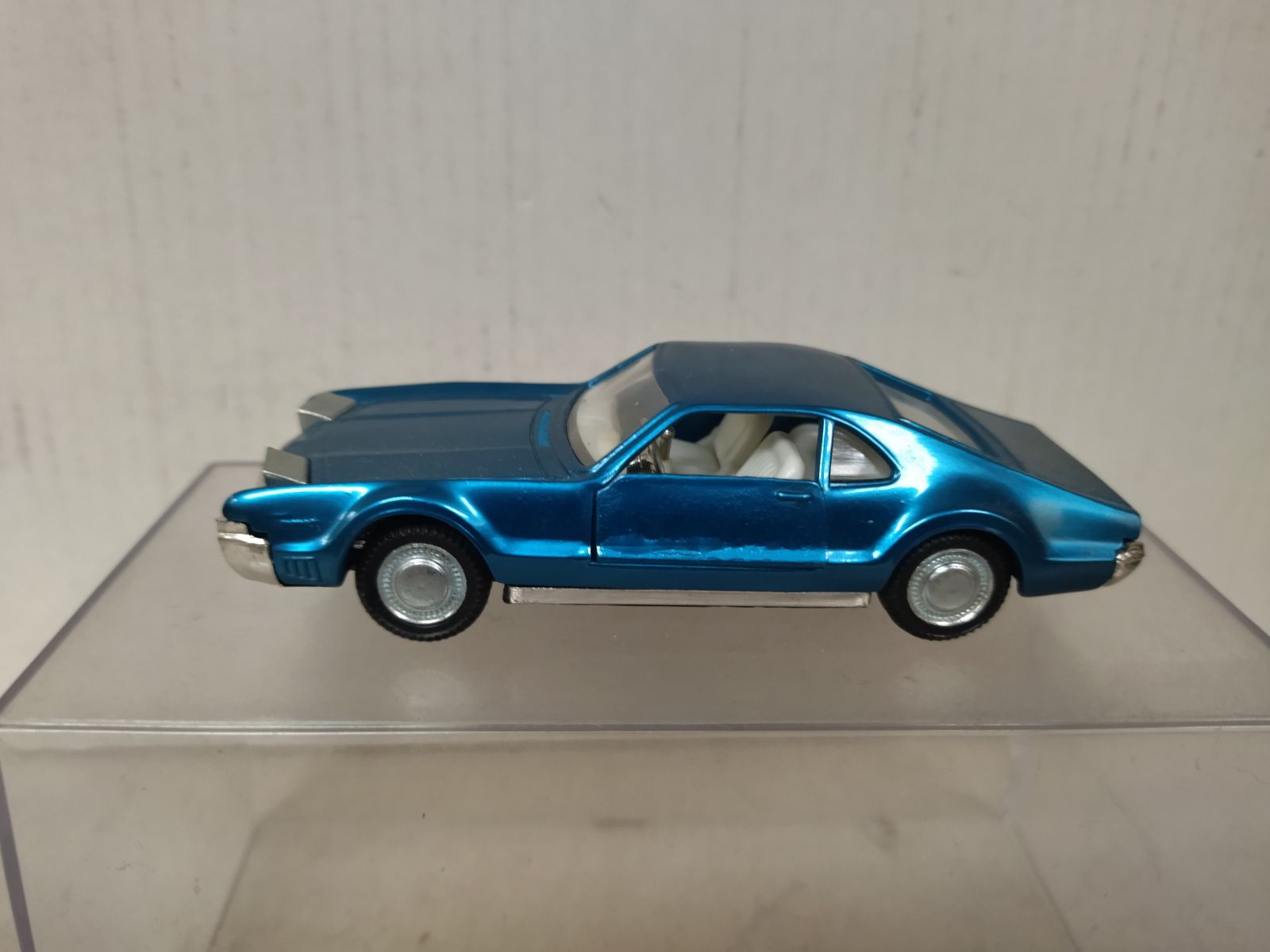 oldsmobile-toronado-blue-143-