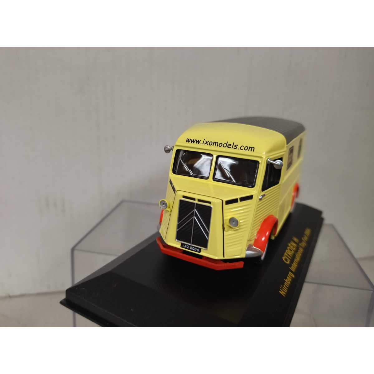 Miniature Citroën Type H HY Tub Postes PTT - IXO MODELS 1/43, Jaune, Boîte Plexiglass - Occasion Très Propre