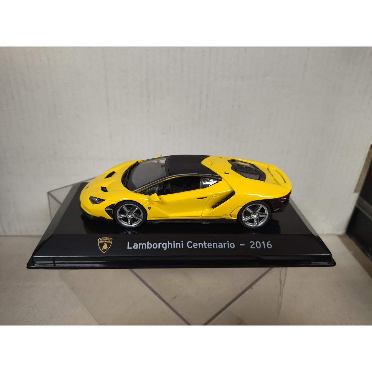 SC23 Voiture 1/43 SALVAT Supercars : McLaren 570S Coupé 2016