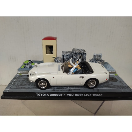 TOYOTA 2000 GT + FIGURA YOU ONLY LIVE TWICE 007 JAMES BOND 1:43 EAGLEMOSS IXO