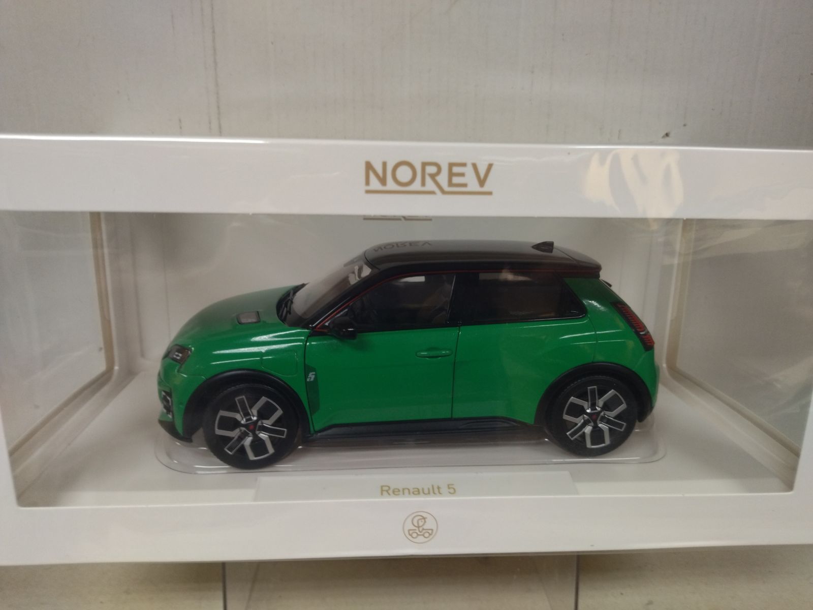 1/18 Norev Renault 5 E-Tech Full Electric 2024 – Pop Green/Black, NV185502
