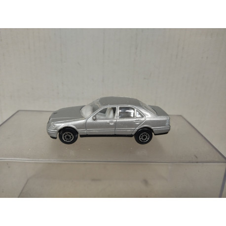 MERCEDES-BENZ C-CLASS SILVER 1:60/apx 1:64 WELLY NO BOX PINTURA MAL