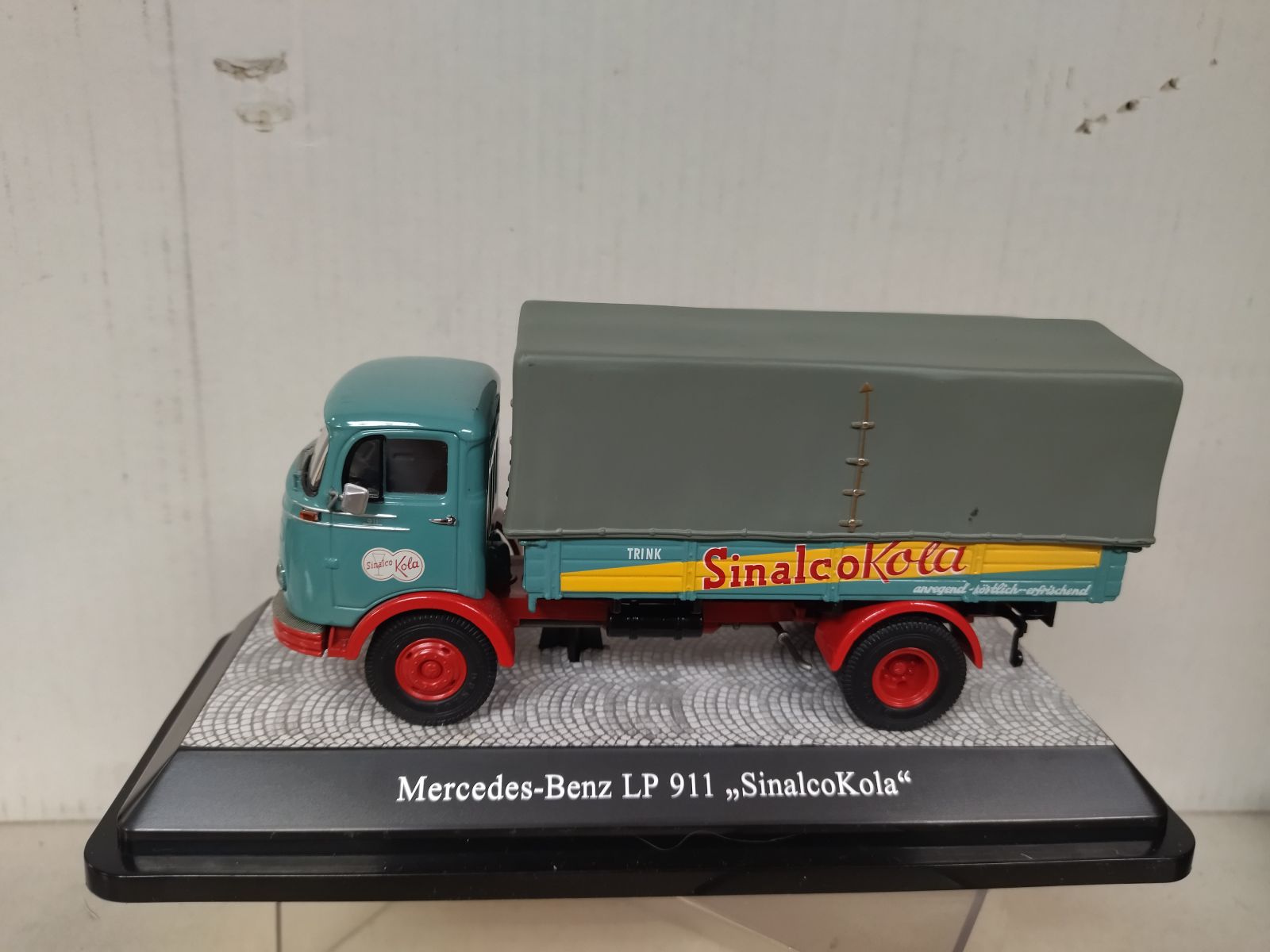 1/43 Mercedes-Benz LP911 Sinalco box van Premium ClassiXXs-Modelle 