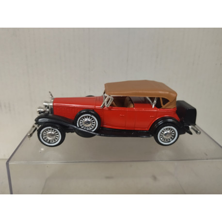 CADILLAC V-16 1932 RED & BLACK (2) 1:43 GUISVAL NO BOX