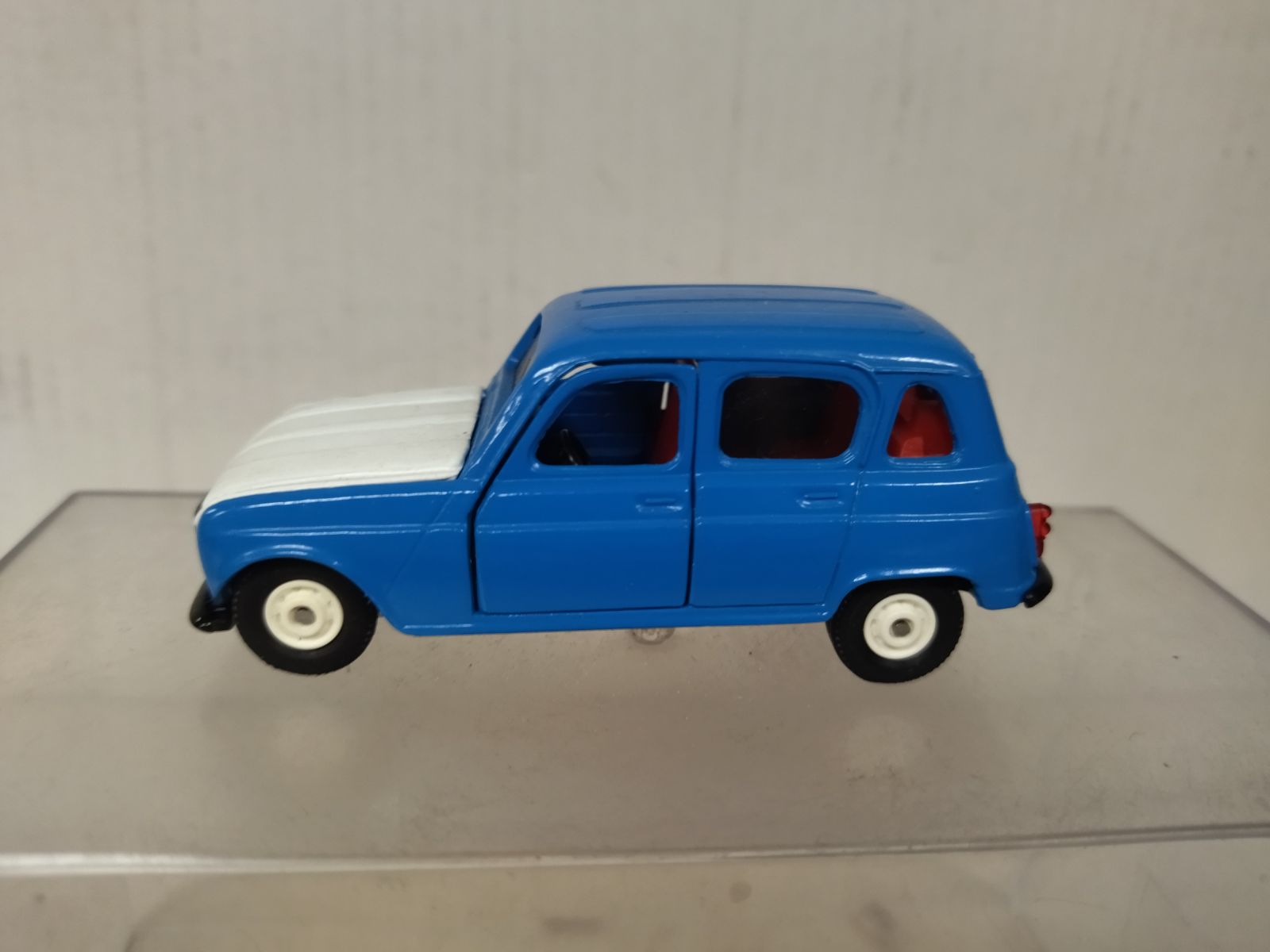 RENAULT 4 BLUE/WHITE 1:43 TOMICA DANDY F15 NO BOX - BCN STOCK CARS