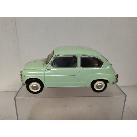 SEAT 600 LIGHT GREEEN 1:24 SALVAT IXO NO BOX