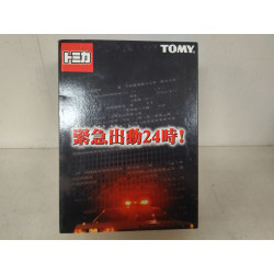 SET X 4 EMERGENCY VEHICLE SET apx 1:64 TOMICA