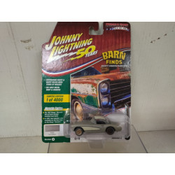 CHEVROLET CORVETTE C1 1957 INCA SILVER BARN FINDS 1:64 JOHNNY LIGHTNING