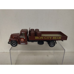 DIAMOND T620 DROPSIDE IRON CITY BEER 1:50 CORGI ONLY TRUCK