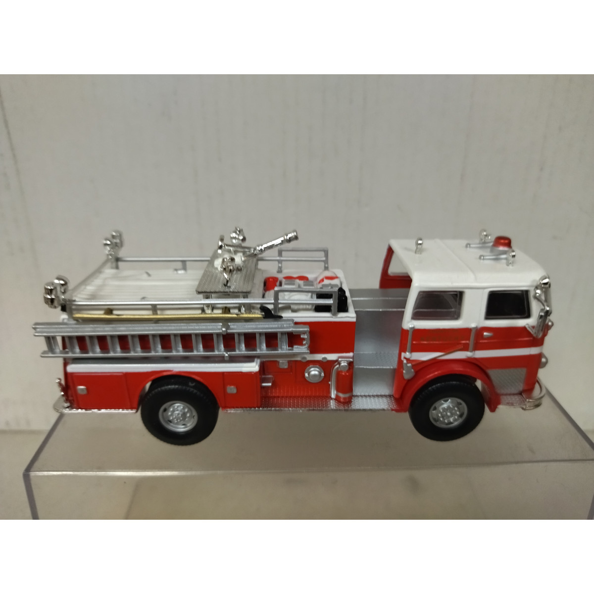 Camión De Bomberos Seagrave #26 Color Lima - Matchbox 2020 Escala 1:64 - Juguete Coleccionable