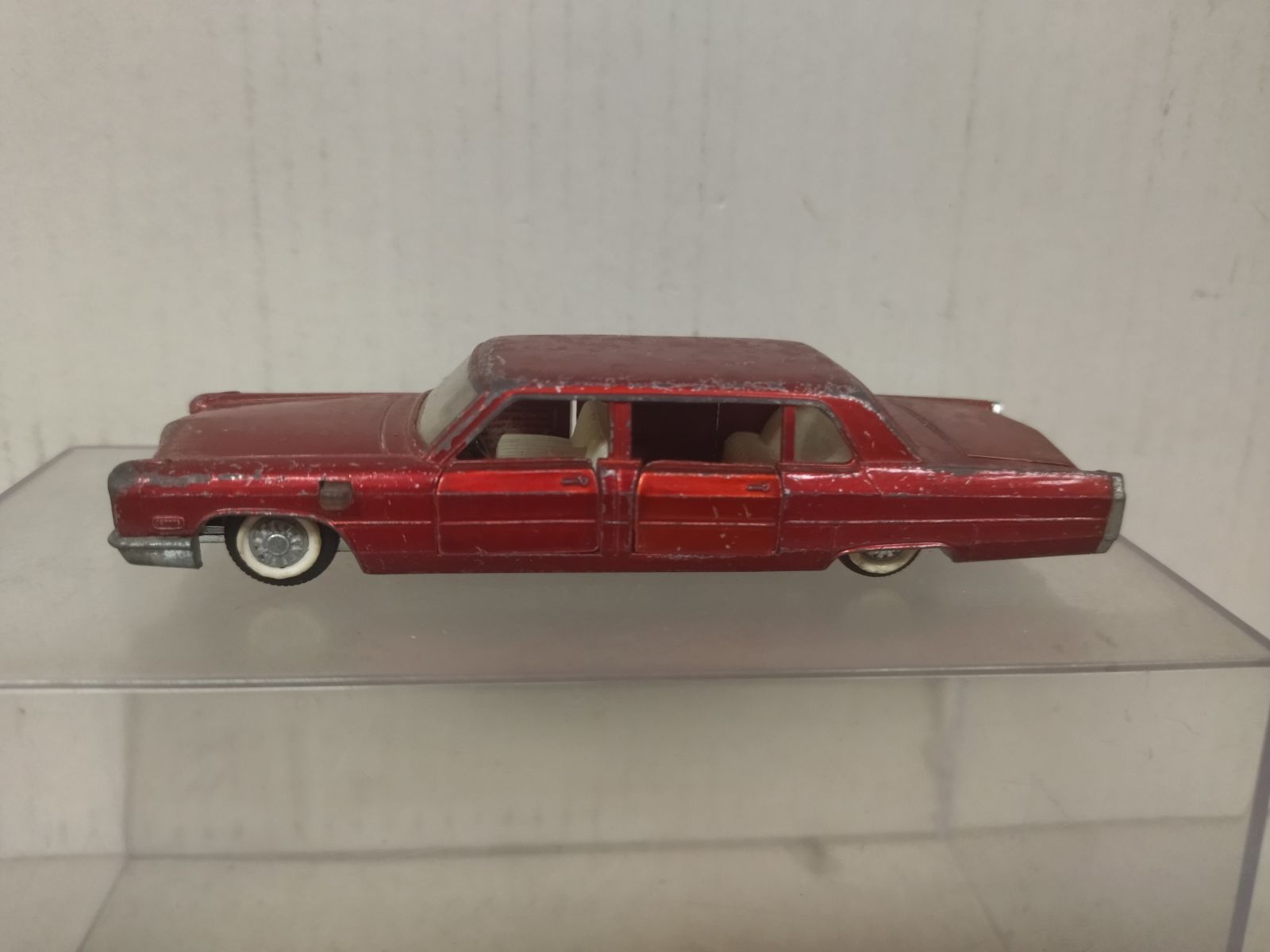 CADILLAC FLEETWOOD SEVENTY-FIVE RED 1:60/apx 1:64 SIKU V265 NO BOX
