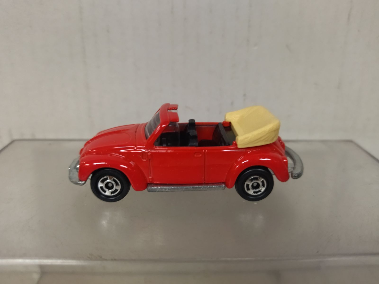 トミカ VOLKSWAGEN 1303S Convertible 1/60 VOLKSWAGEN 1303S BEETLE CONVERTIBLE 1:60/apx 1:64 TOMICA F23