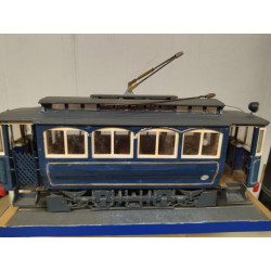 MAQUETA TRANVIA AZUL BARCELONA DE MADERA apx 1:24/medidas 35 x 15 x 10
