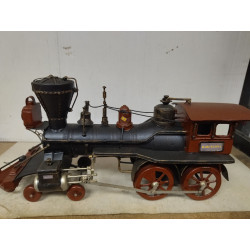 LOCOMOTORA DE VAPOR DE METAL apx 1:24/medidas 35 x 15 x 10 (DECORACION)