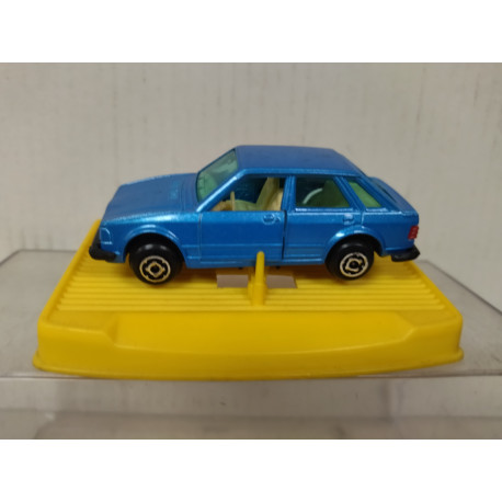 FORD ESCORT AZUL 1:64 GUISVAL BOX