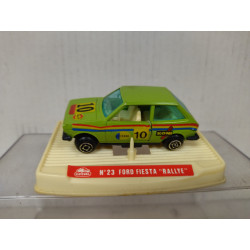 FORD FIESTA RALLYE n23 VERDE 1:64 GUISVAL BOX