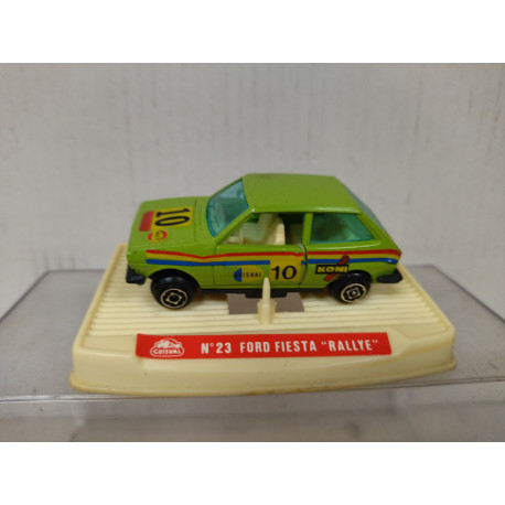 FORD FIESTA RALLYE n23 VERDE 1:64 GUISVAL BOX