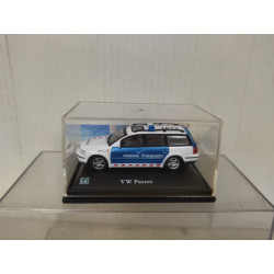 VOLKSWAGEN PASSAT FAMILIAR MOSSOS D´ESQUADRA 1:72 CARARAMA HONGWELL
