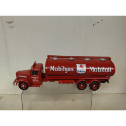MACK LJ 6-WHEEL TANKER MOBILGAS MOBILOIL 1:50 CORGI NO BOX