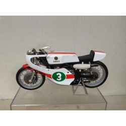 YAMAHA RD 05 1968 PHIL READ MOTO GP 1:12 ALTAYA IXO DEFECT/PINTURA CAJA ROTA