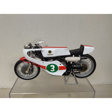 YAMAHA RD 05 1968 PHIL READ MOTO GP 1:12 ALTAYA IXO DEFECT/PINTURA CAJA ROTA