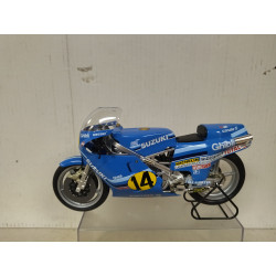 SUZUKI RGB 500 1982 FRANCO UNCINI MOTO GP 1:12 ALTAYA IXO