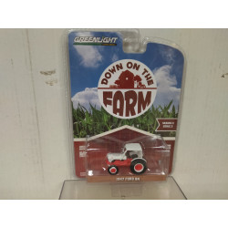 FORD 8N 1947 TRACTOR GREY/RED FARM 1:64 GREENLIGHT