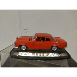 MERCEDES-BENZ W111 250 ROJO 1:43 ARTEC PILEN BOX