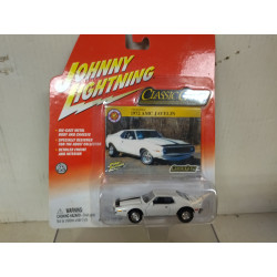 AMC JAVELIN 1972 WHITE CLASSIC GOLD 1:64 JOHNNY LIGHTNING