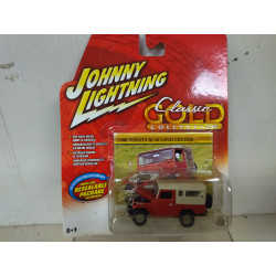 TOYOTA BJ40 LAND CRUISER 1980 RED CLASSIC GOLD 1:64 JOHNNY LIGHTNING