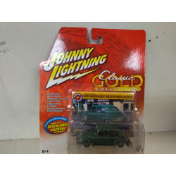 VOLKSWAGEN BEETLE 1950 SPLIT WINDOW GREEN CLASSIC GOLD 1:64 JOHNNY LIGHTNING