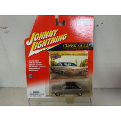 PLYMOUTH GTX 1967 HARDTOP CLASSIC GOLD 1:64 JOHNNY LIGHTNING
