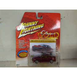 ASTON MARTIN V12 VANQUISH 2002 CLASSIC GOLD 1:64 JOHNNY LIGHTNING