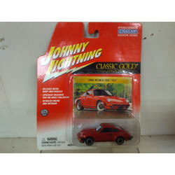 PORSCHE 911 1985 CLASSIC GOLD 1:64 JOHNNY LIGHTNING
