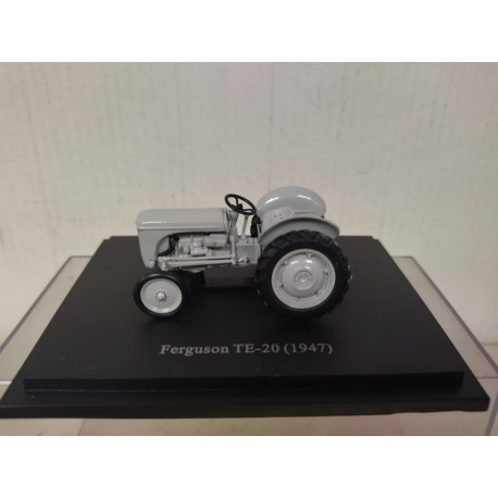 FERGUSON TE-20 1947 GREY TRACTOR/FARMER 1:43 UH HACHETTE