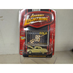 OLDSMOBILE SUPER 88 1950 CLASSIC GOLD 1:64 JOHNNY LIGHTNING