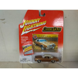 OLDSMOBILE CUTLASS 1976 SALON CLASSIC GOLD 1:64 JOHNNY LIGHTNING