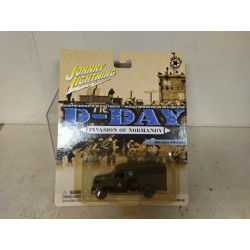 DODGE WC54 AMBULANCE D-DAY NORMANDY WW 2 1:64 JOHNNY LIGHTNING