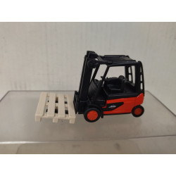 CARRETILLA ELEVADORA/FORKLIFT TRUCK RED 1:50/apx 1:64 SIKU 1311