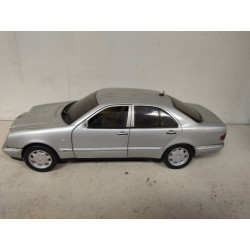 MERCEDES-BENZ W210 E320 1:18 CHRONO DESGUACE/SCRAPPING ROTO/BROKEN