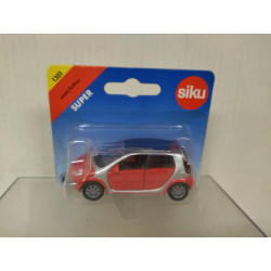 SMART FORFOUR RED/BLACK 1:55/apx 1:64 SIKU 1301